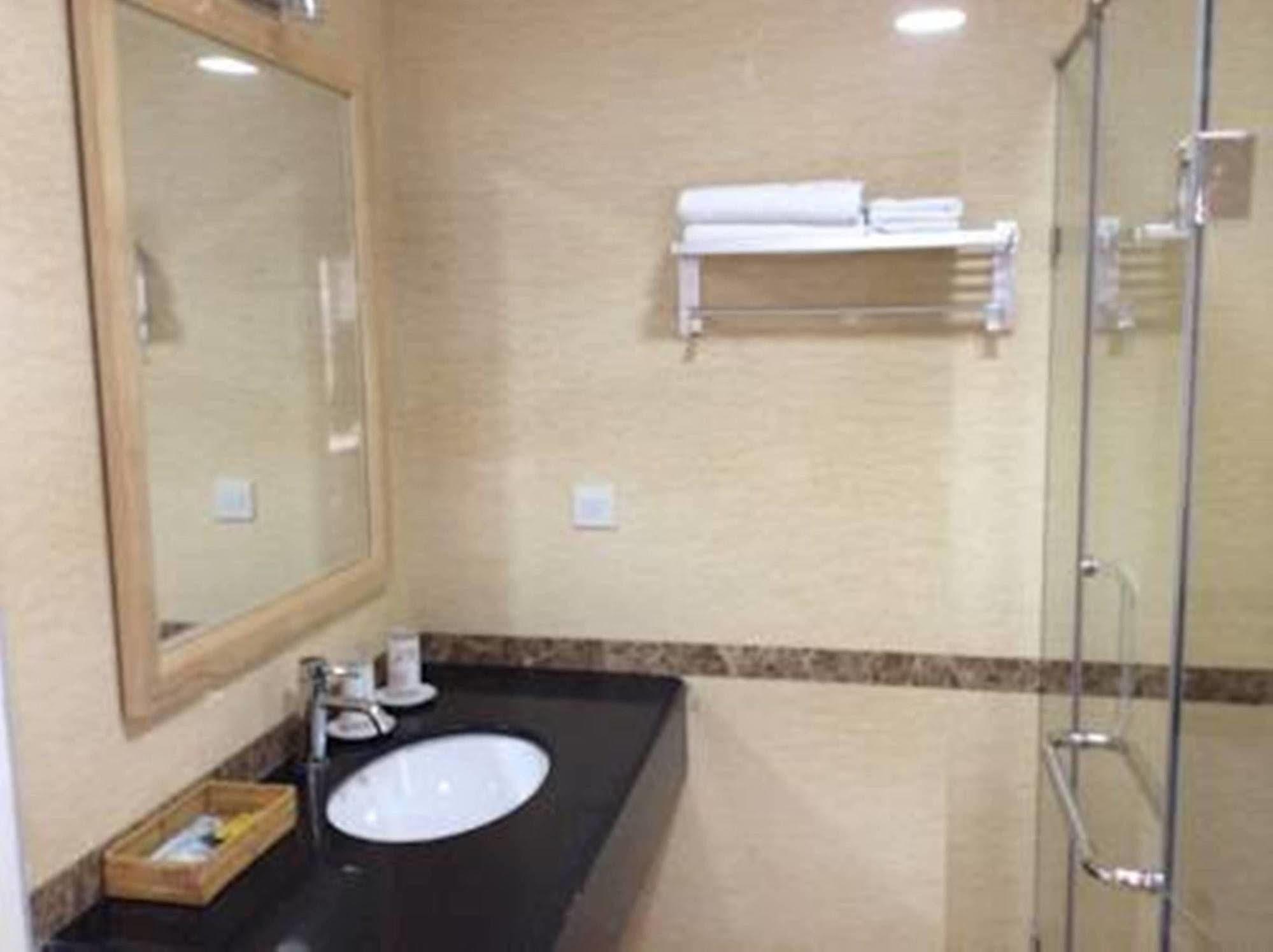 Oyo 236 Hoa Mai Boutique Hotel Da Nang Luaran gambar